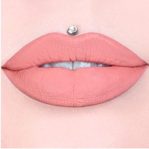 NEW * JEFFREE STAR | Liquid Lipstick in Soft Serve